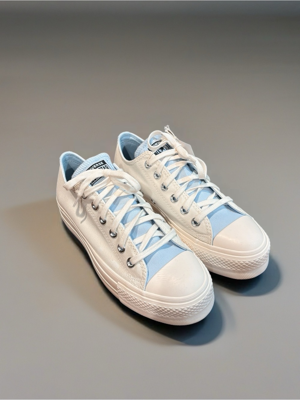 Converse Platform Low Top Sneakers in White and Light Blue New - Picture 3 of 4